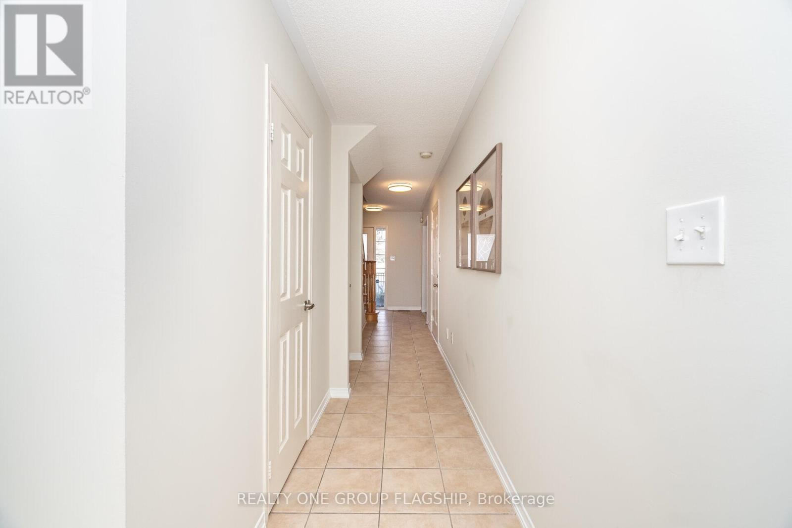 1082 Felicity Crescent, Mississauga, Ontario  L5V 0B2 - Photo 6 - W12501122