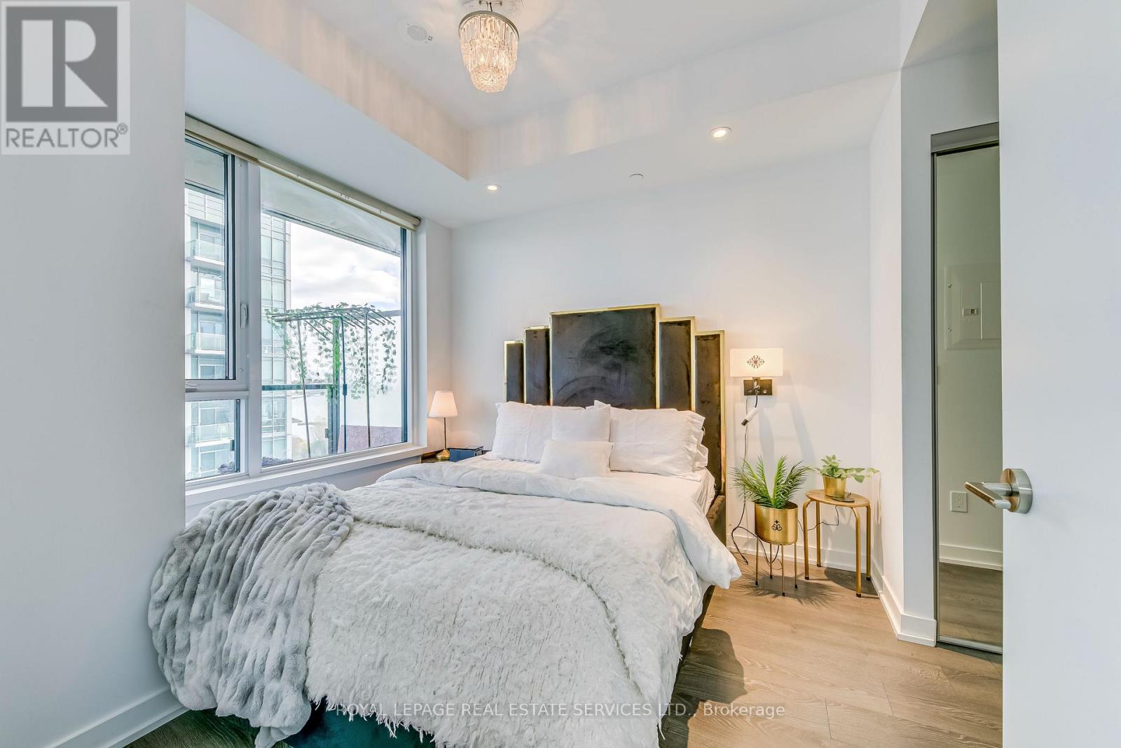 1805 - 1926 Lake Shore Boulevard W, Toronto, Ontario  M6S 1A1 - Photo 10 - W12460191