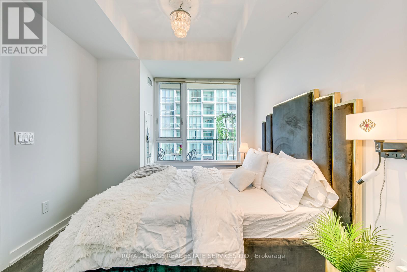 1805 - 1926 Lake Shore Boulevard W, Toronto, Ontario  M6S 1A1 - Photo 11 - W12460191