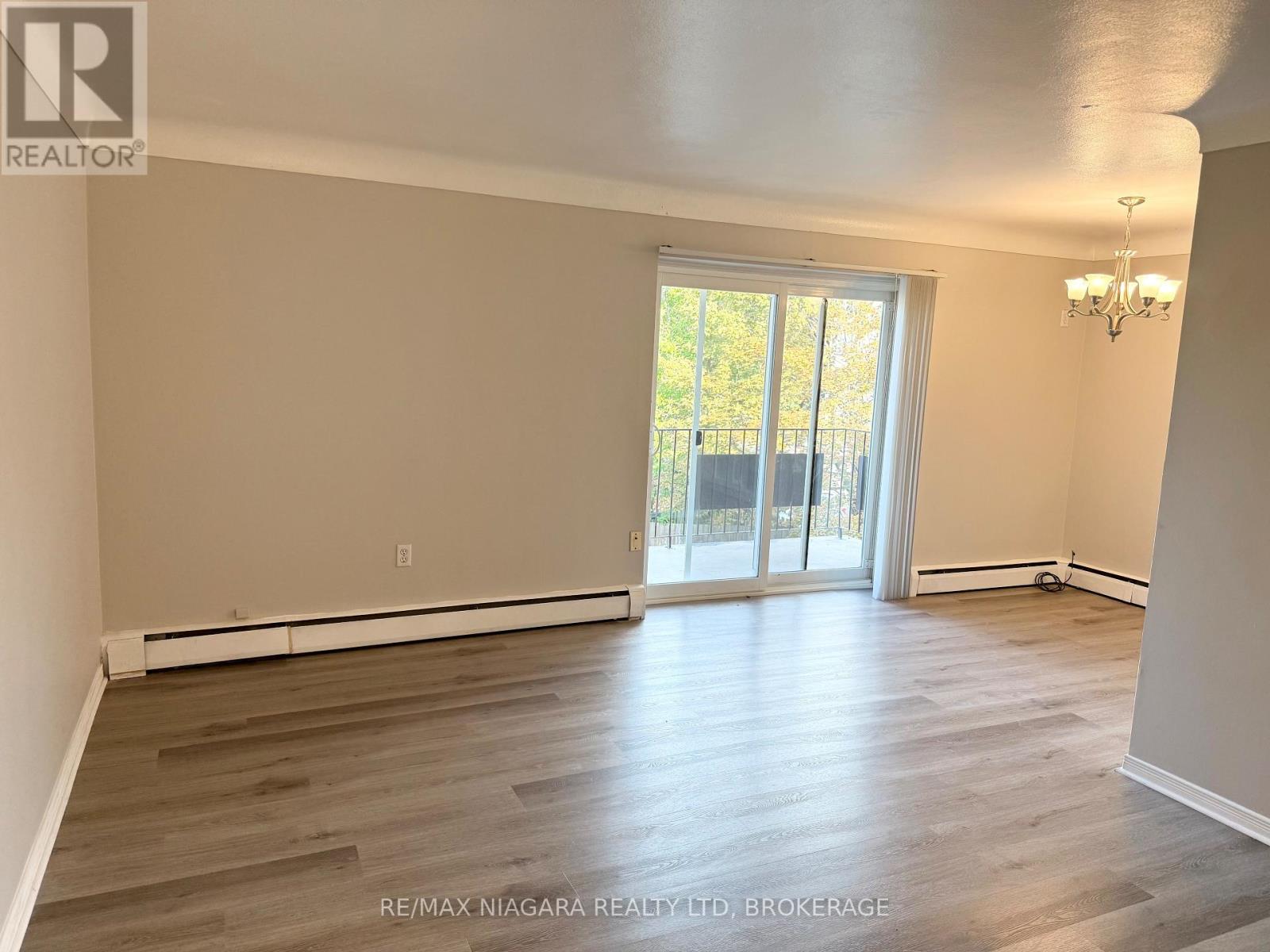 8 - 286 Vine Street, St. Catharines, Ontario  L2M 4T3 - Photo 29 - X12261205