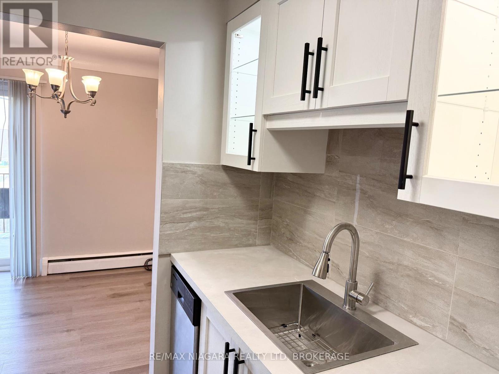 8 - 286 Vine Street, St. Catharines, Ontario  L2M 4T3 - Photo 15 - X12261205