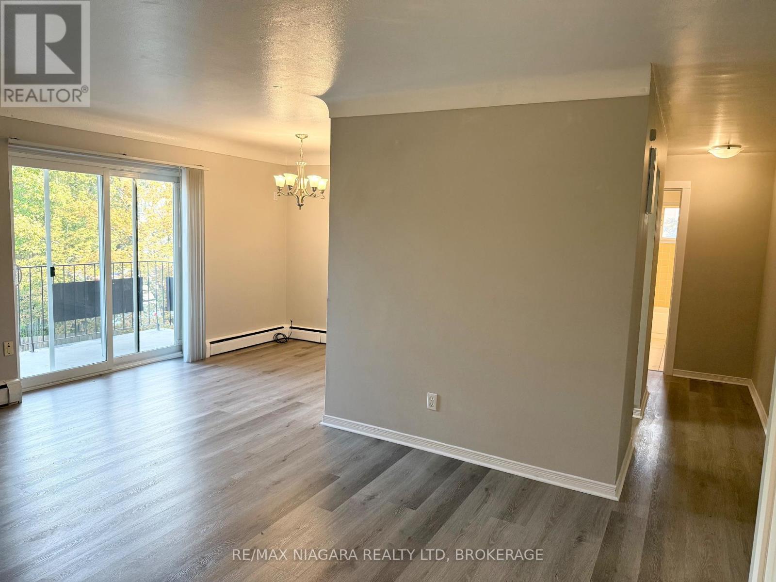 8 - 286 Vine Street, St. Catharines, Ontario  L2M 4T3 - Photo 30 - X12261205