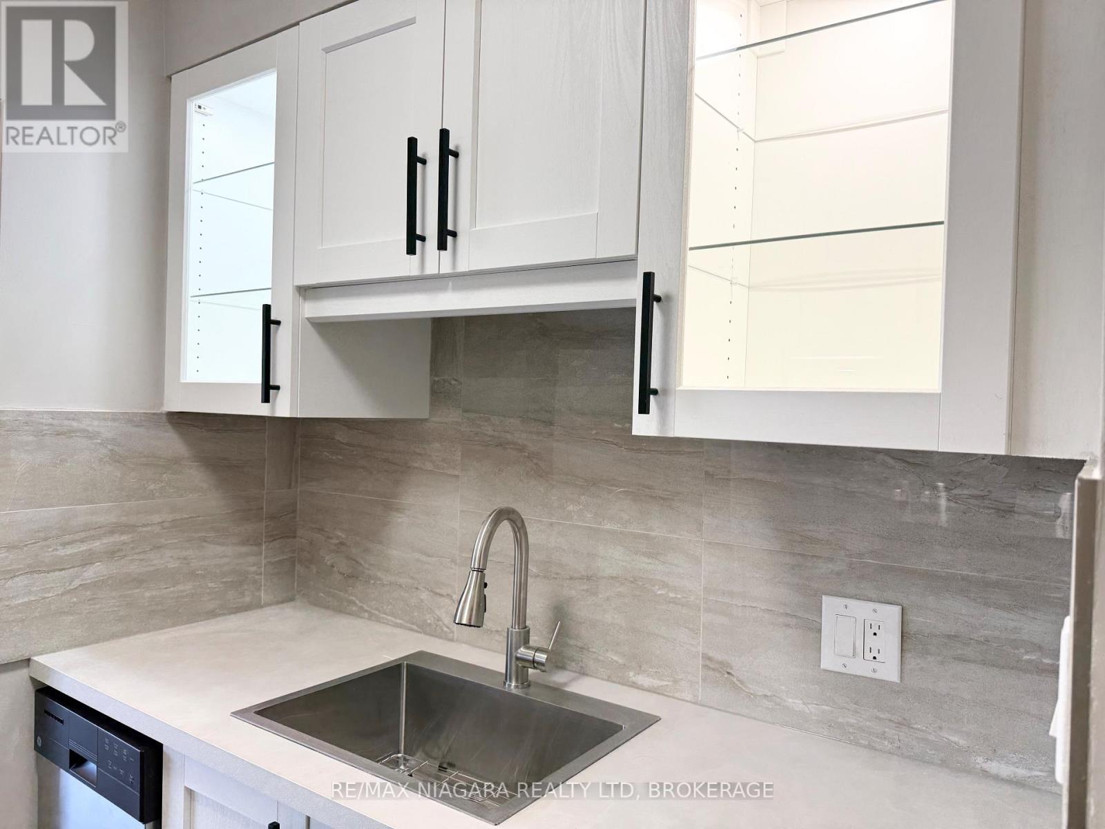 8 - 286 Vine Street, St. Catharines, Ontario  L2M 4T3 - Photo 16 - X12261205