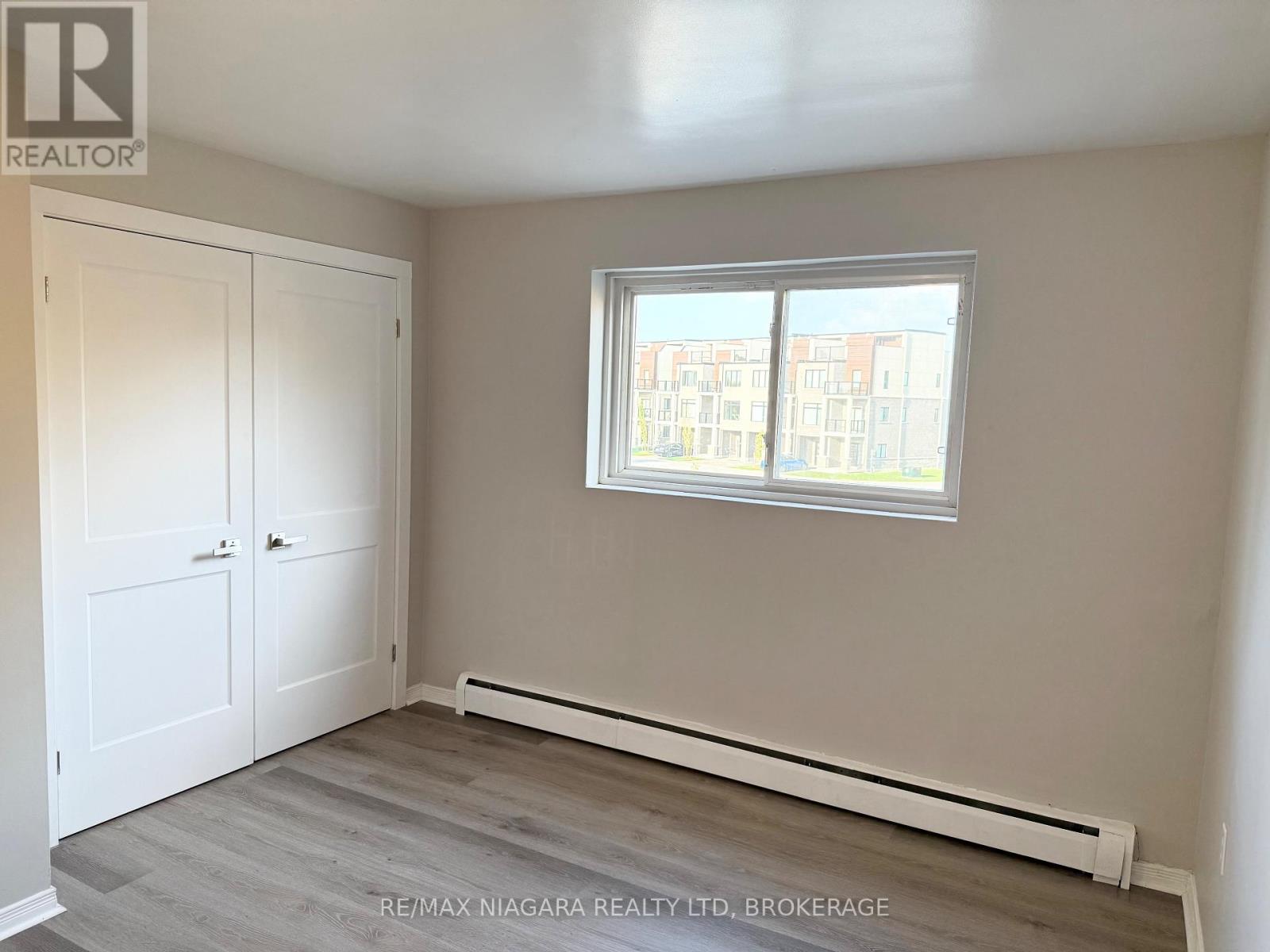 8 - 286 Vine Street, St. Catharines, Ontario  L2M 4T3 - Photo 23 - X12261205