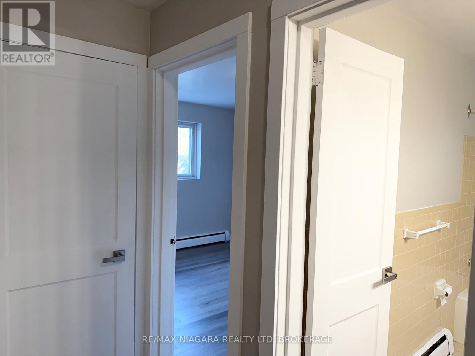 8 - 286 Vine Street, St. Catharines, Ontario  L2M 4T3 - Photo 21 - X12261205