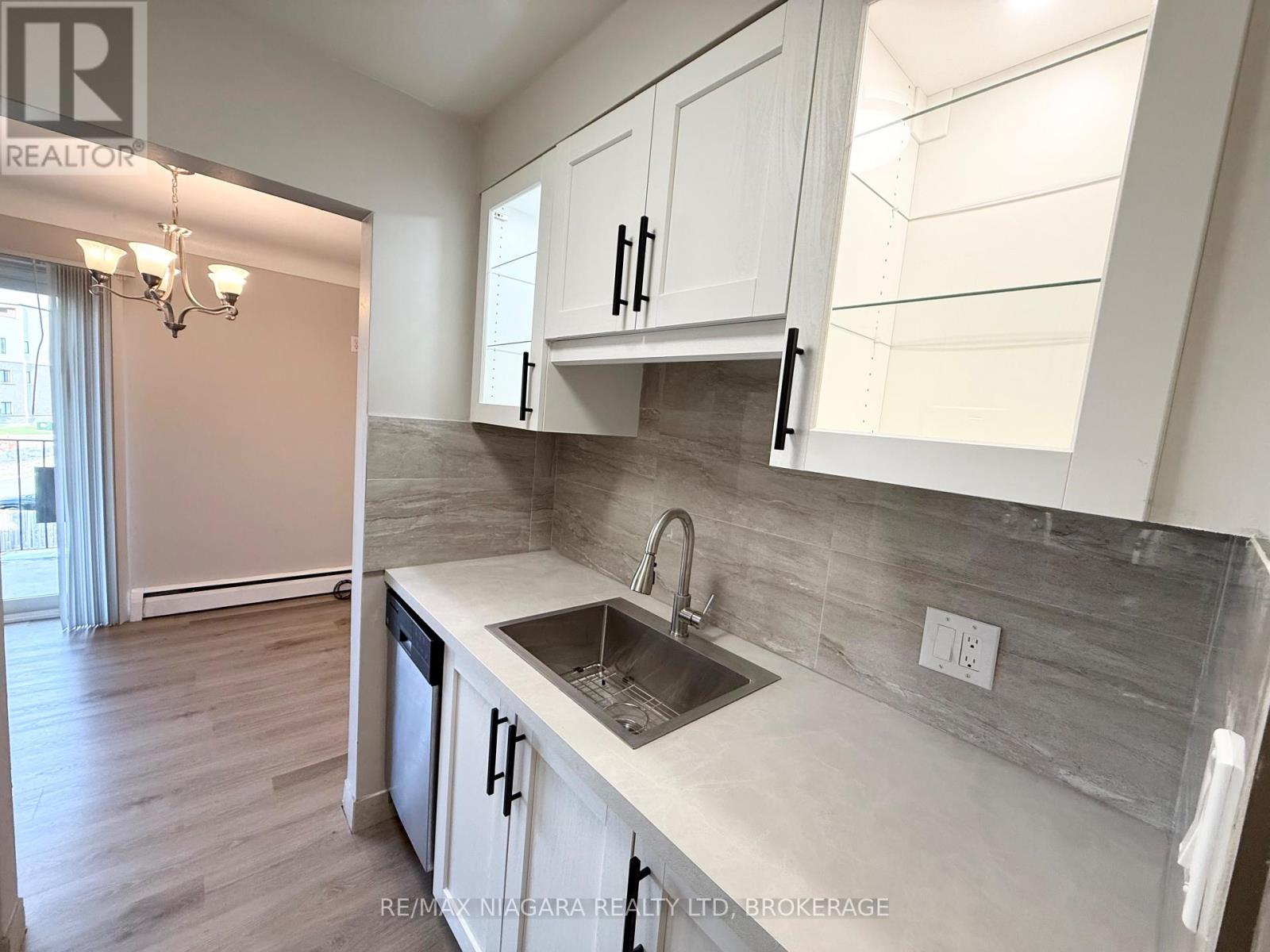 8 - 286 Vine Street, St. Catharines, Ontario  L2M 4T3 - Photo 14 - X12261205