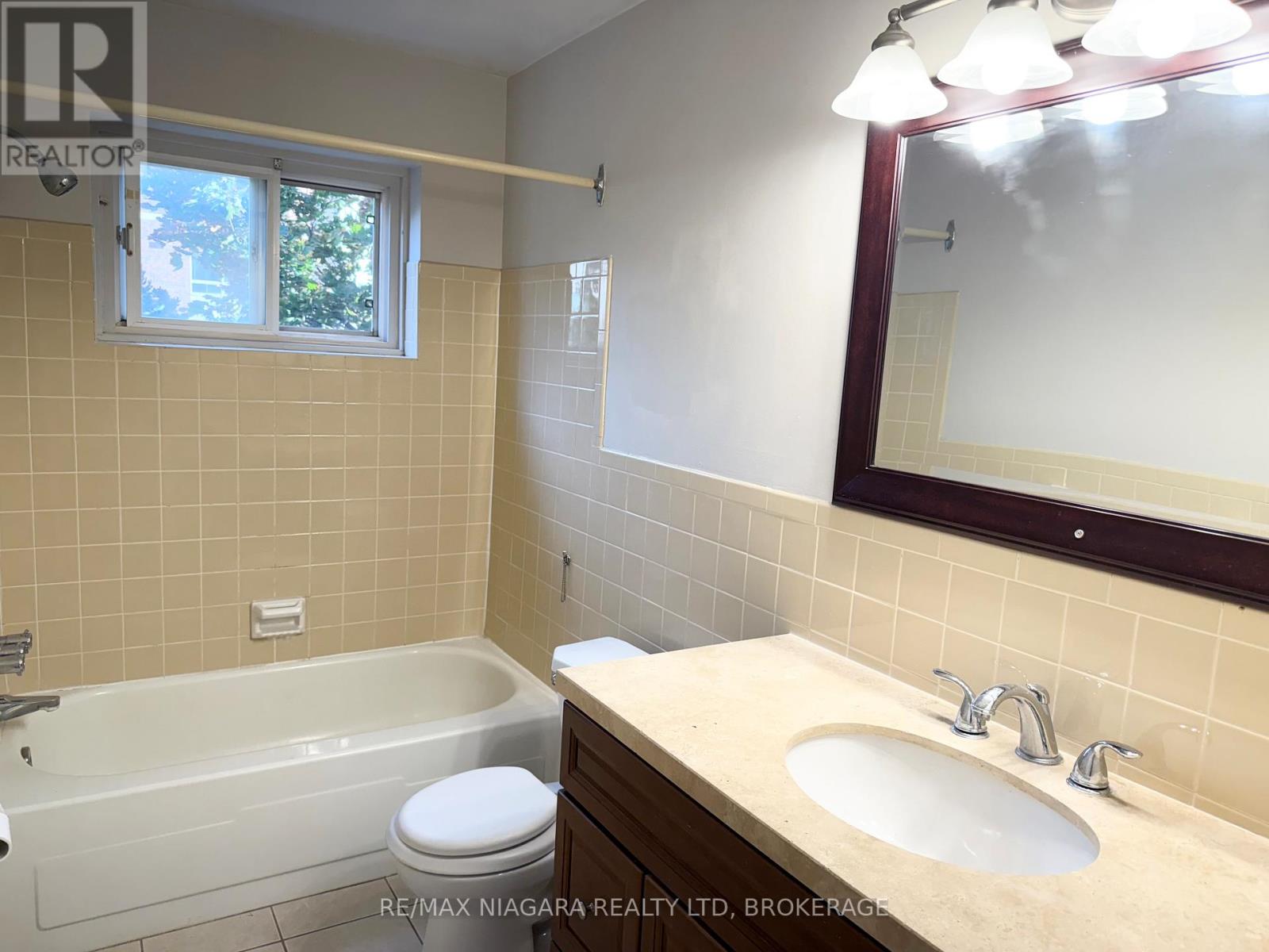 8 - 286 Vine Street, St. Catharines, Ontario  L2M 4T3 - Photo 25 - X12261205