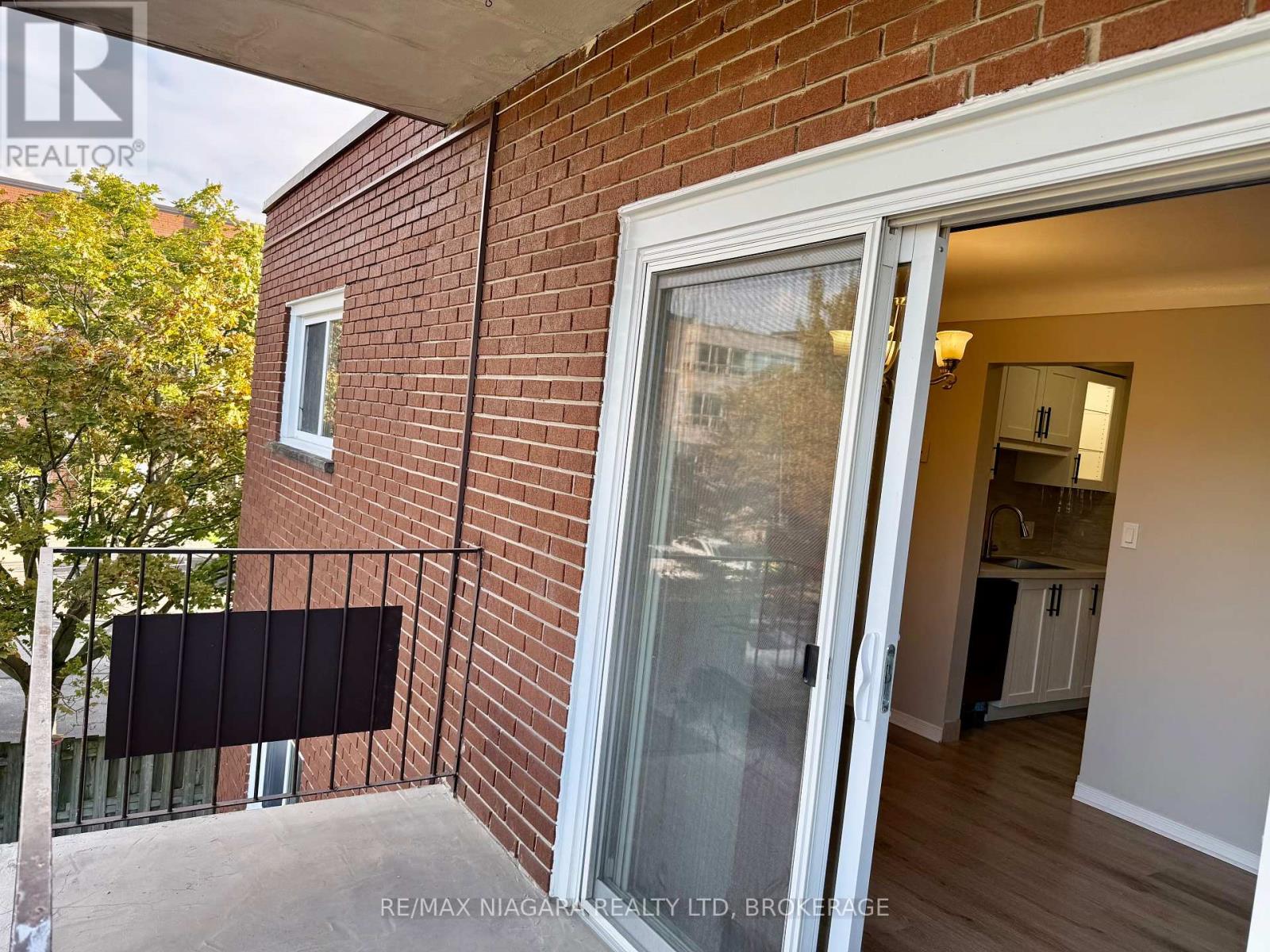 8 - 286 Vine Street, St. Catharines, Ontario  L2M 4T3 - Photo 32 - X12261205