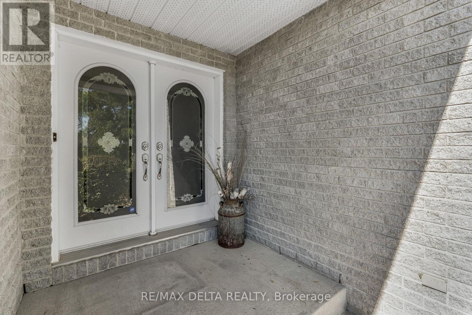 95 Lalande Crescent, Alfred And Plantagenet, Ontario  K0B 1L0 - Photo 3 - X12501144