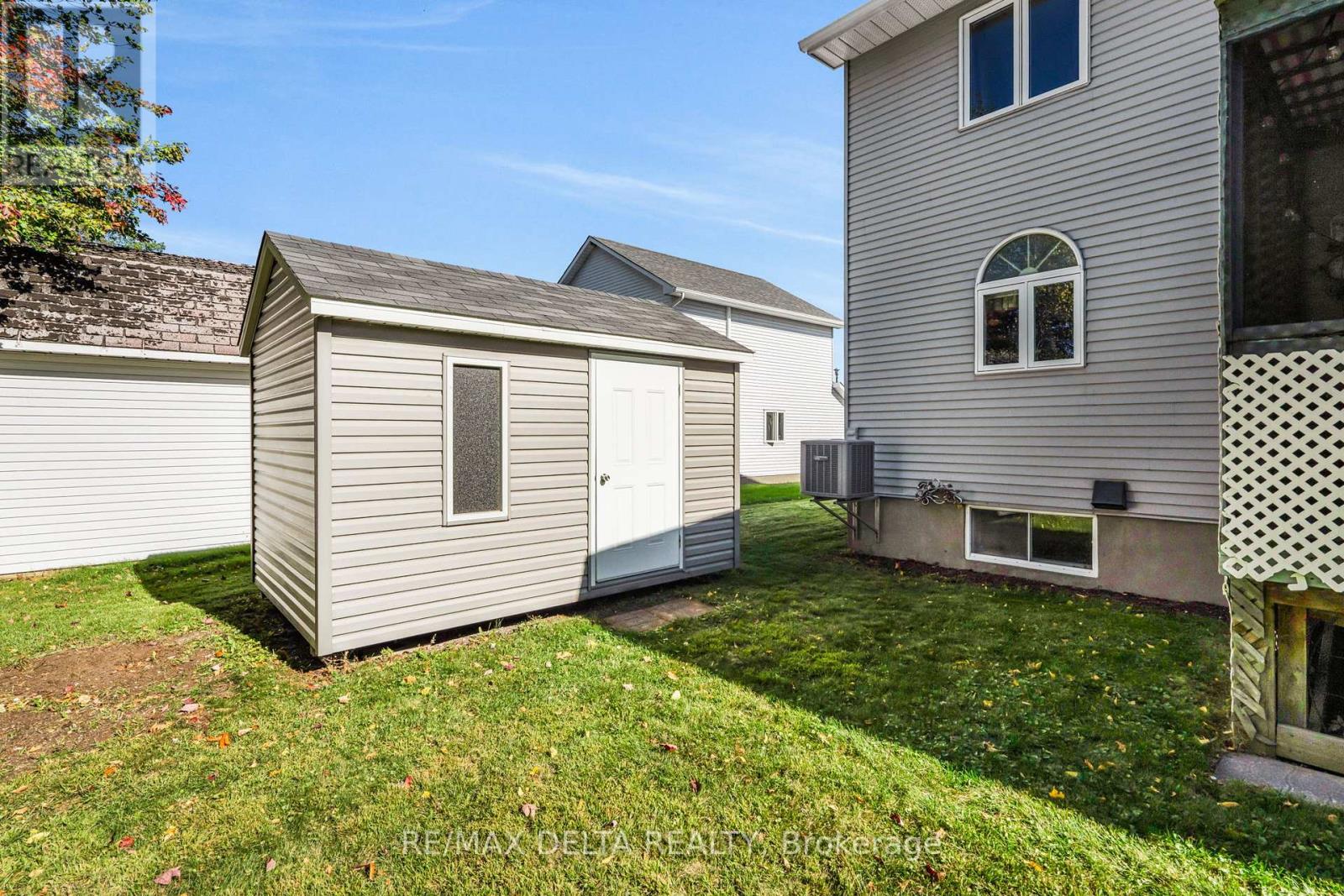 95 Lalande Crescent, Alfred And Plantagenet, Ontario  K0B 1L0 - Photo 35 - X12501144