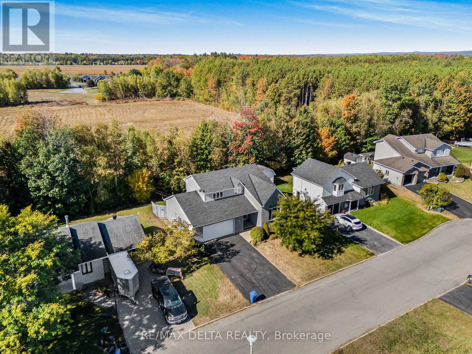 95 Lalande Crescent, Alfred And Plantagenet, Ontario  K0B 1L0 - Photo 41 - X12501144