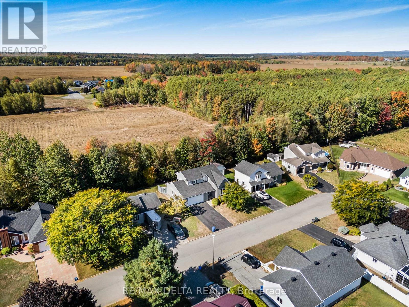 95 Lalande Crescent, Alfred And Plantagenet, Ontario  K0B 1L0 - Photo 42 - X12501144