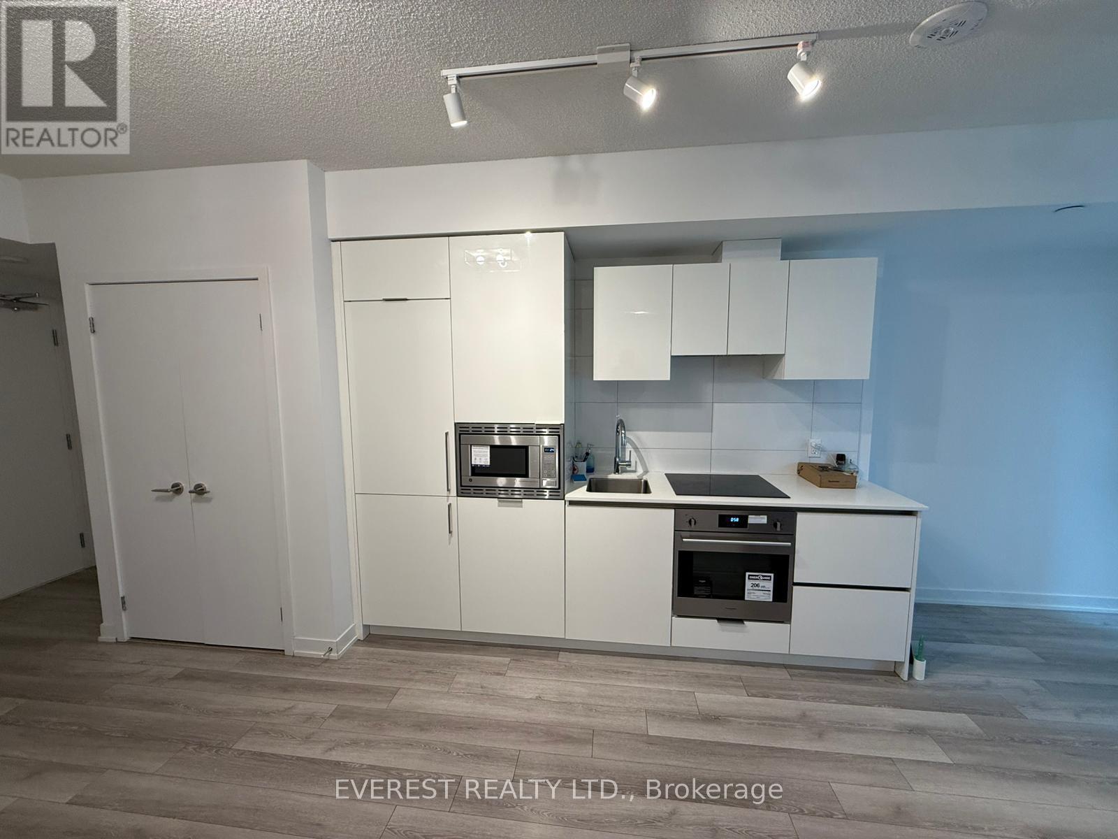 302 - 238 Simcoe Street, Toronto, Ontario  M5T 0E2 - Photo 7 - C12501148