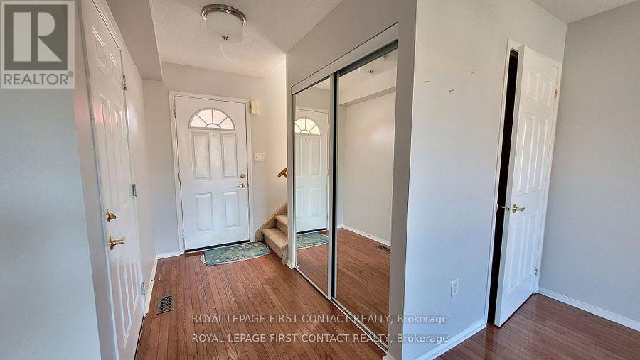 112 Nathan Crescent, Barrie (Painswick South), Ontario  L4N 0S6 - Photo 3 - S12501136