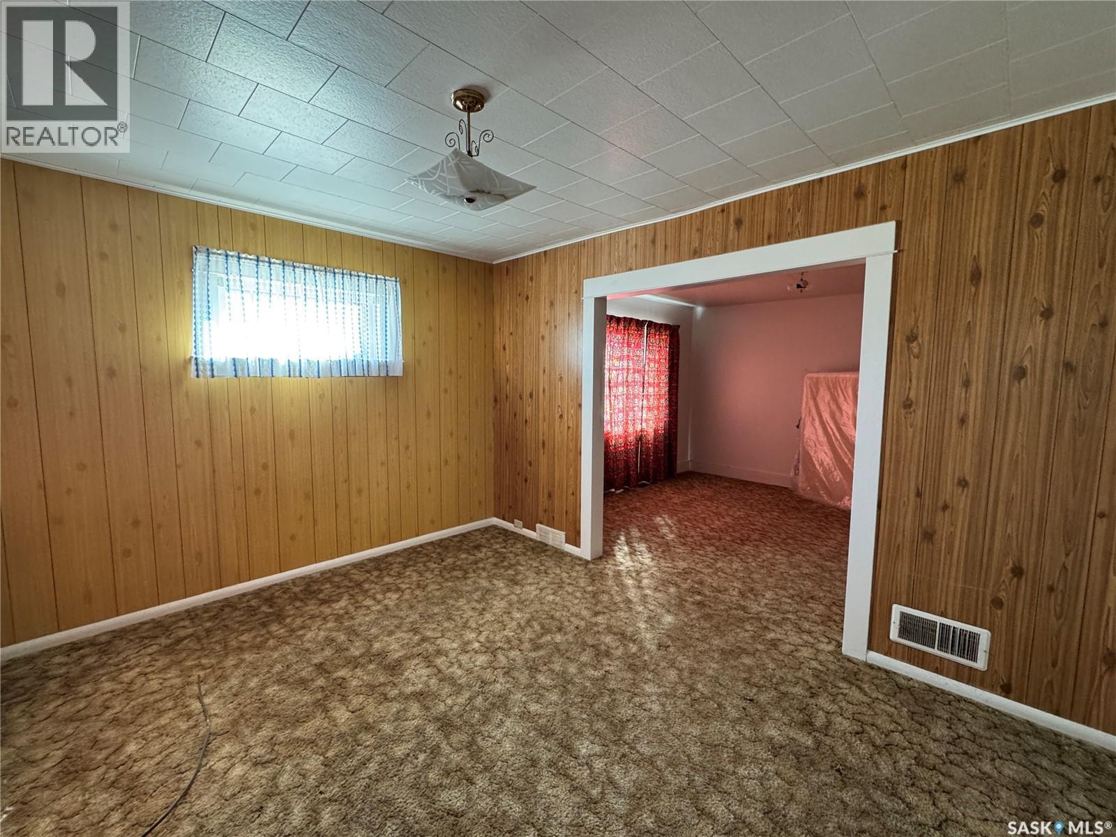 220 6th Avenue E, Biggar, Saskatchewan  S0K 0M0 - Photo 10 - SK022046