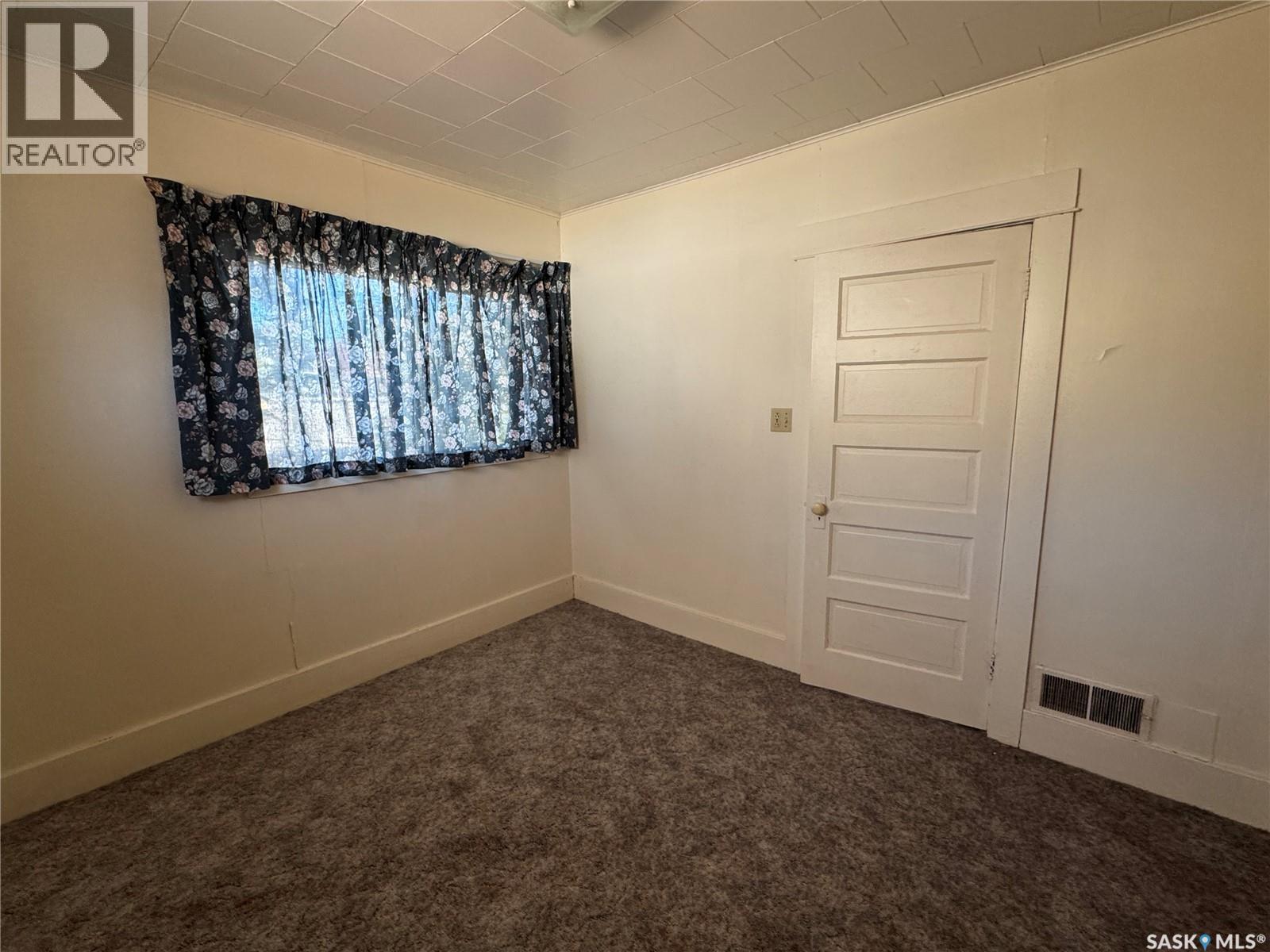 220 6th Avenue E, Biggar, Saskatchewan  S0K 0M0 - Photo 13 - SK022046