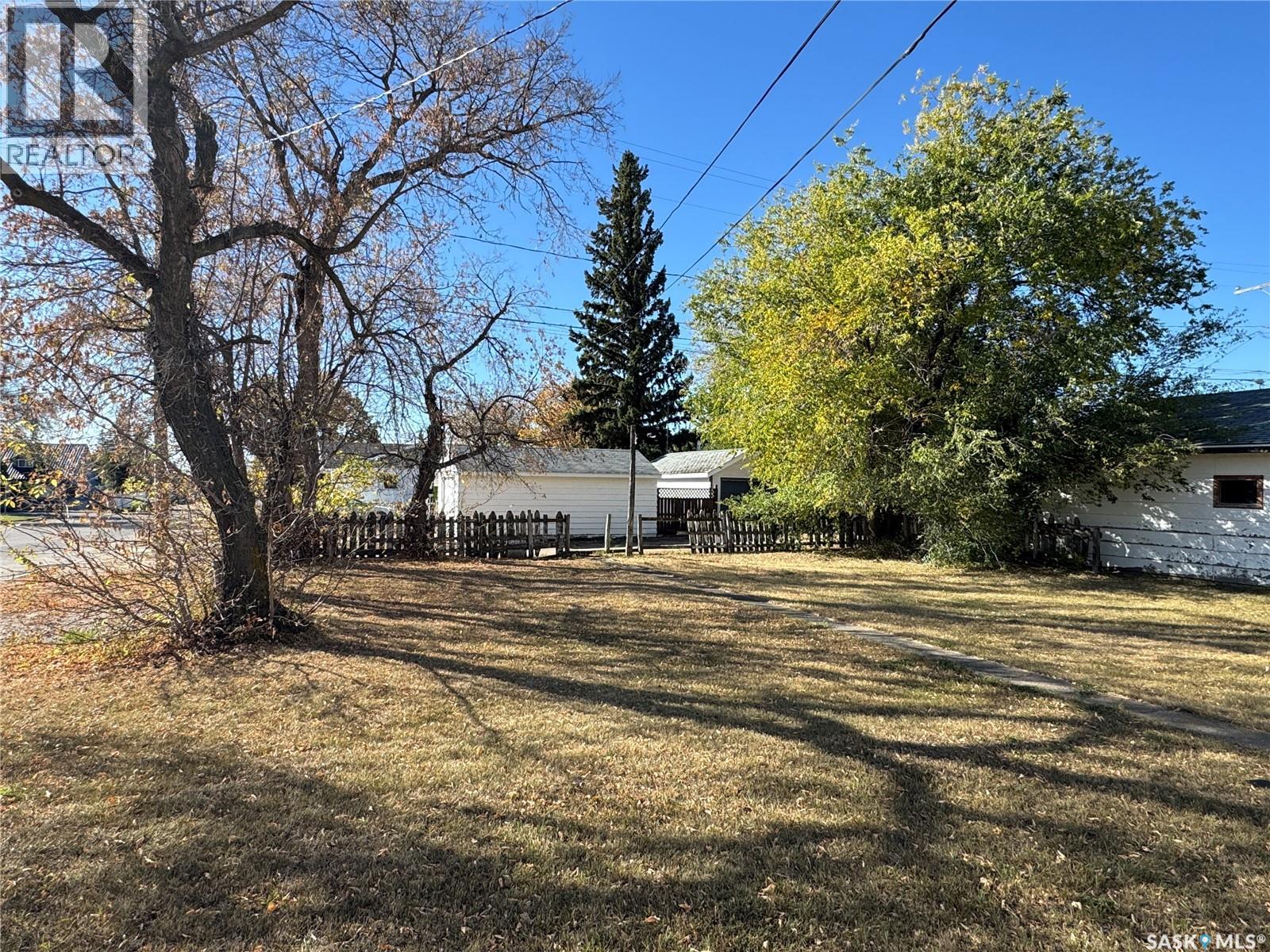 220 6th Avenue E, Biggar, Saskatchewan  S0K 0M0 - Photo 24 - SK022046