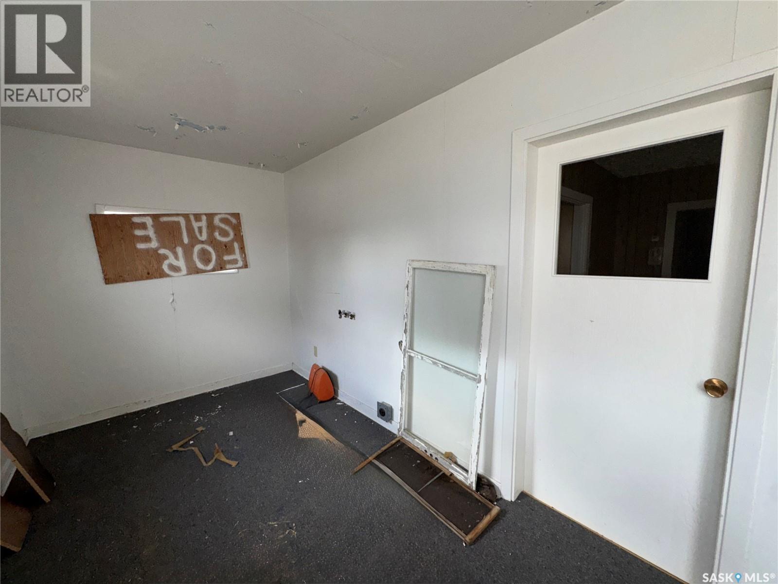 220 6th Avenue E, Biggar, Saskatchewan  S0K 0M0 - Photo 4 - SK022046