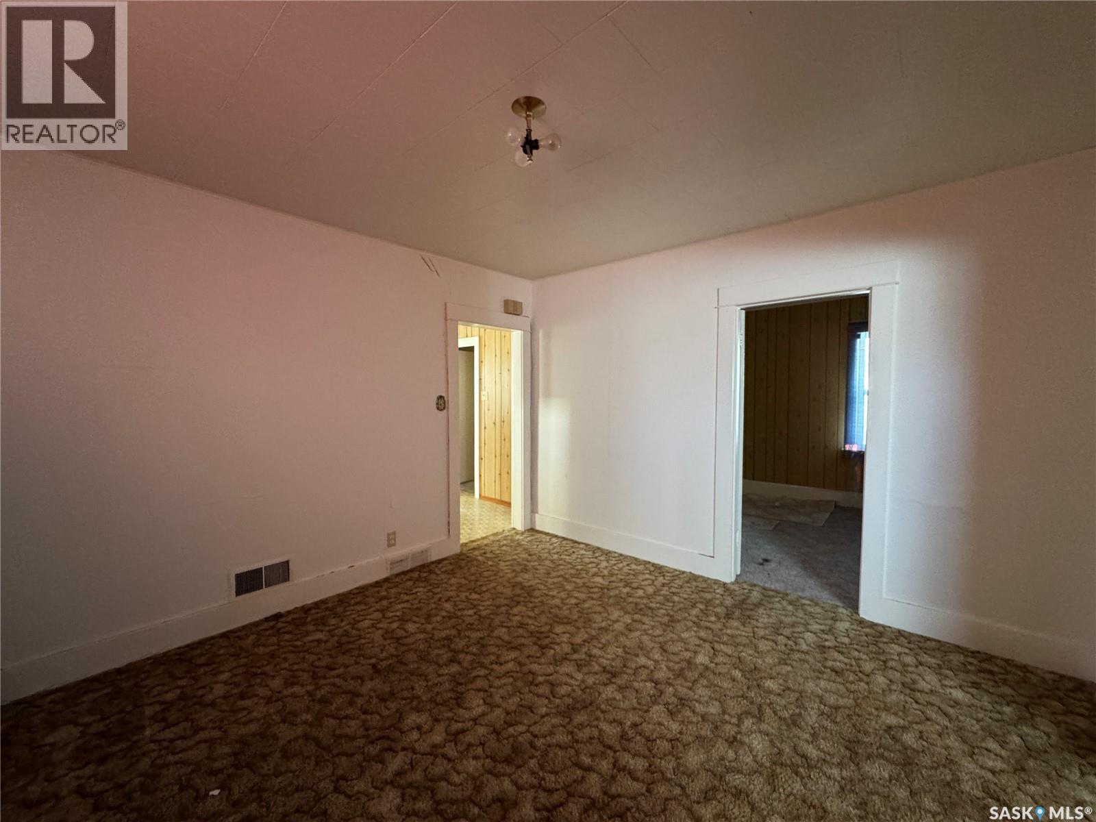 220 6th Avenue E, Biggar, Saskatchewan  S0K 0M0 - Photo 8 - SK022046