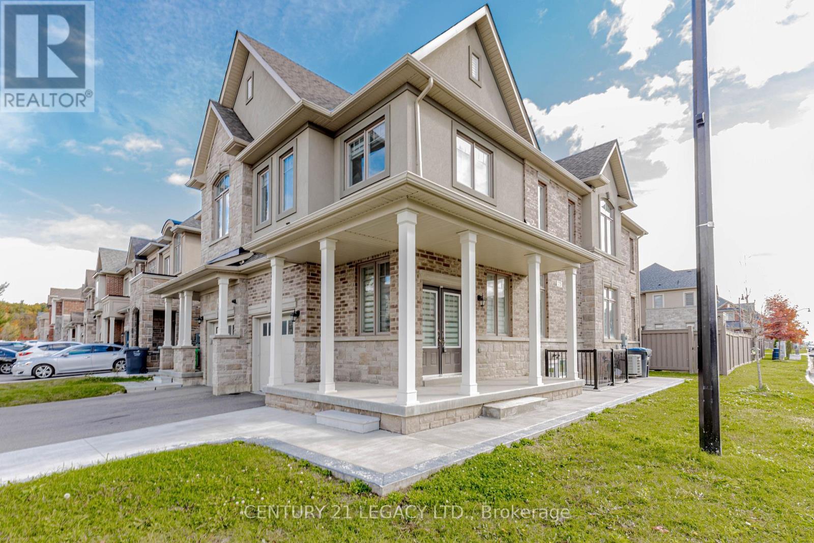 73 Brushwood Drive, Brampton, Ontario  L6Y 6J4 - Photo 2 - W12498524