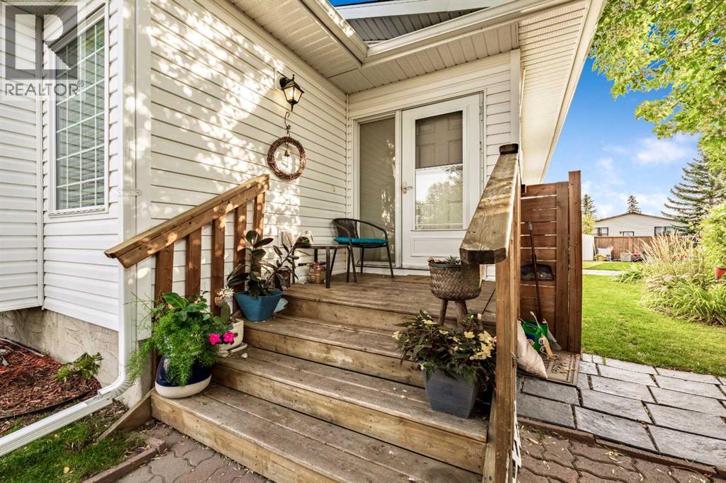 232 Whitlock Place Ne, Calgary, Alberta T1Y 4S6 - Photo 4 - A2258996