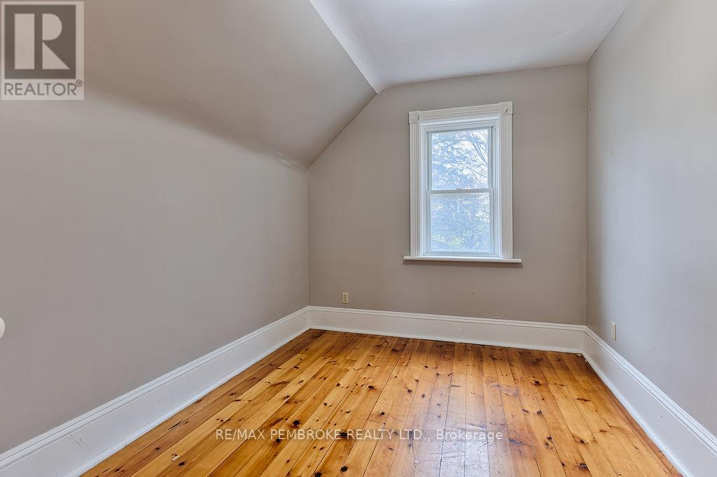 131 Bonnechere Street W, Bonnechere Valley, Ontario  K0J 1T0 - Photo 16 - X12501166