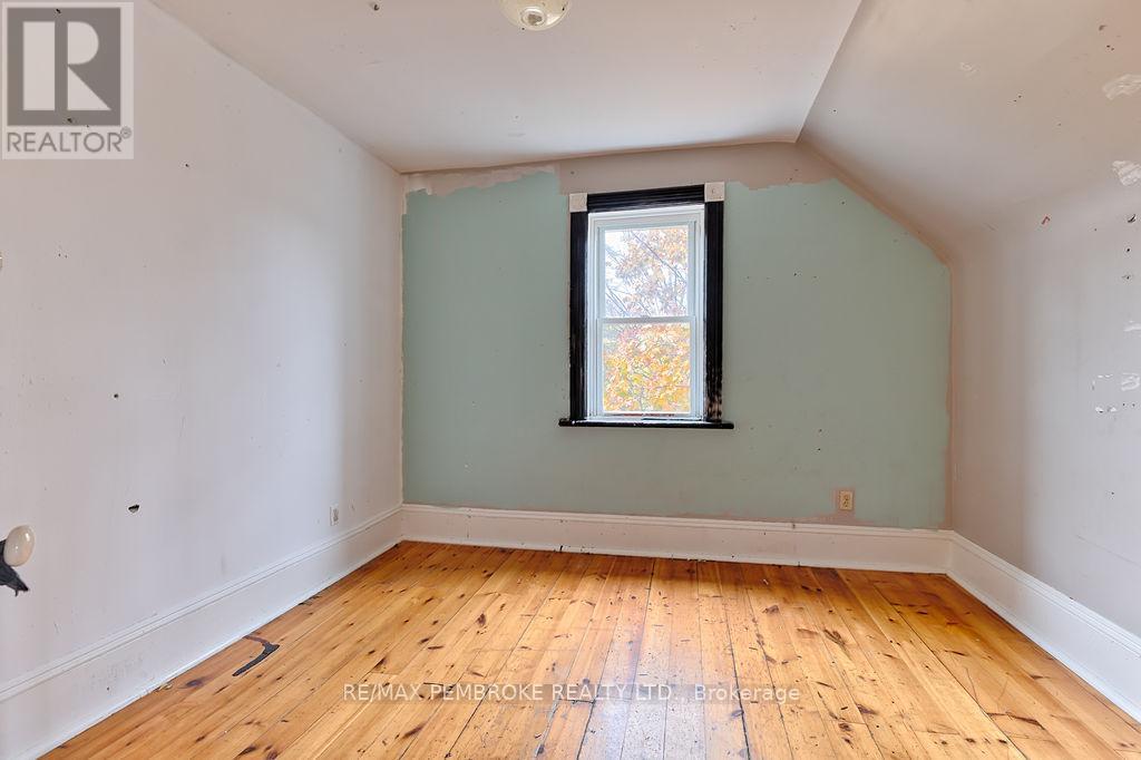 131 Bonnechere Street W, Bonnechere Valley, Ontario  K0J 1T0 - Photo 17 - X12501166