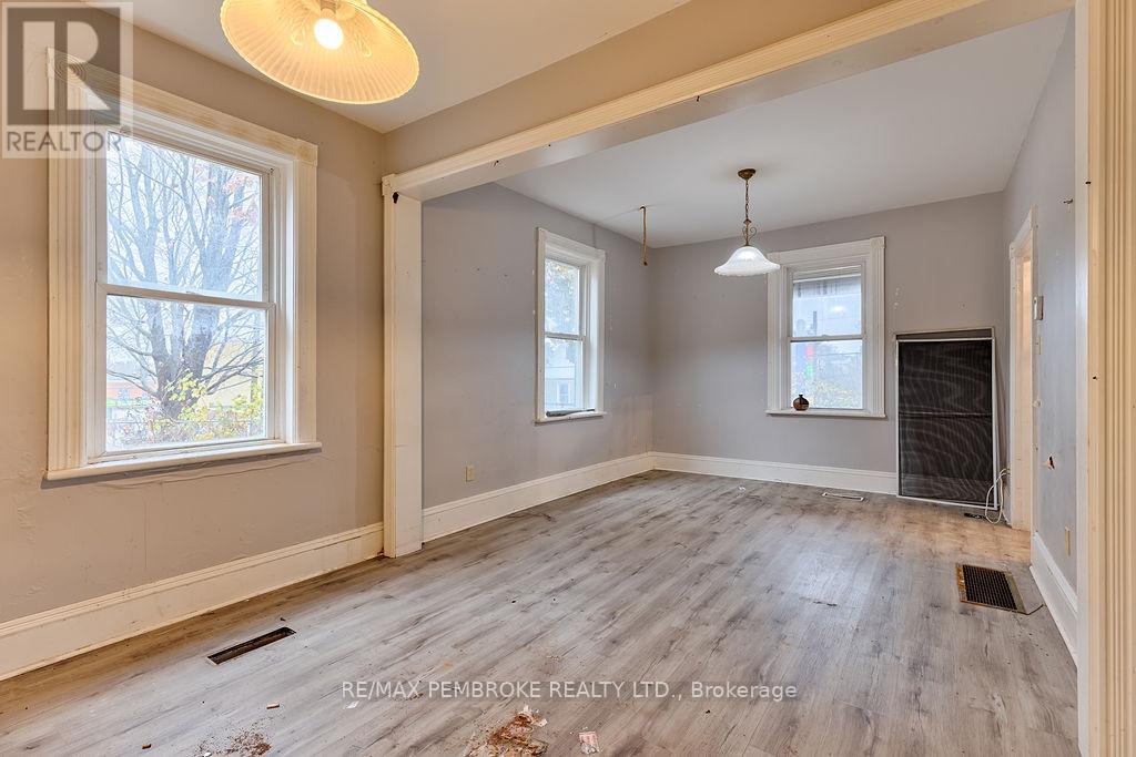 131 Bonnechere Street W, Bonnechere Valley, Ontario  K0J 1T0 - Photo 7 - X12501166