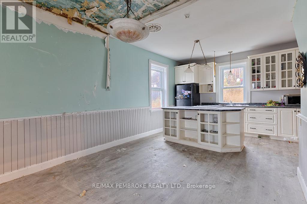 131 Bonnechere Street W, Bonnechere Valley, Ontario  K0J 1T0 - Photo 8 - X12501166