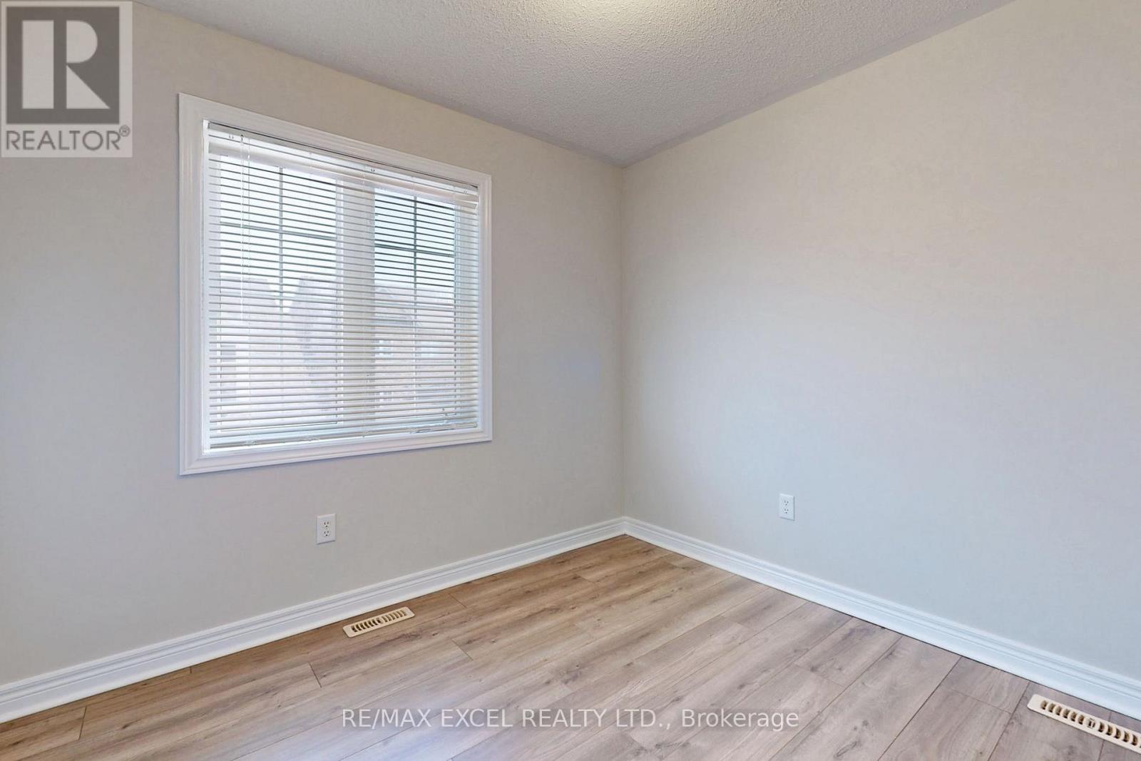 Coach - 525 Country Glen Road, Markham, Ontario  L6B 1H4 - Photo 11 - N12501162