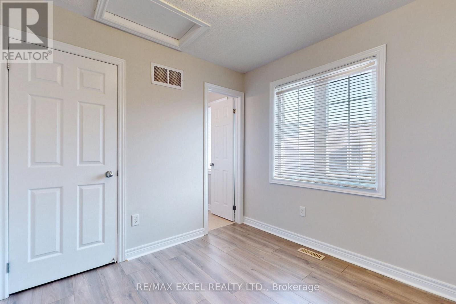 Coach - 525 Country Glen Road, Markham, Ontario  L6B 1H4 - Photo 12 - N12501162