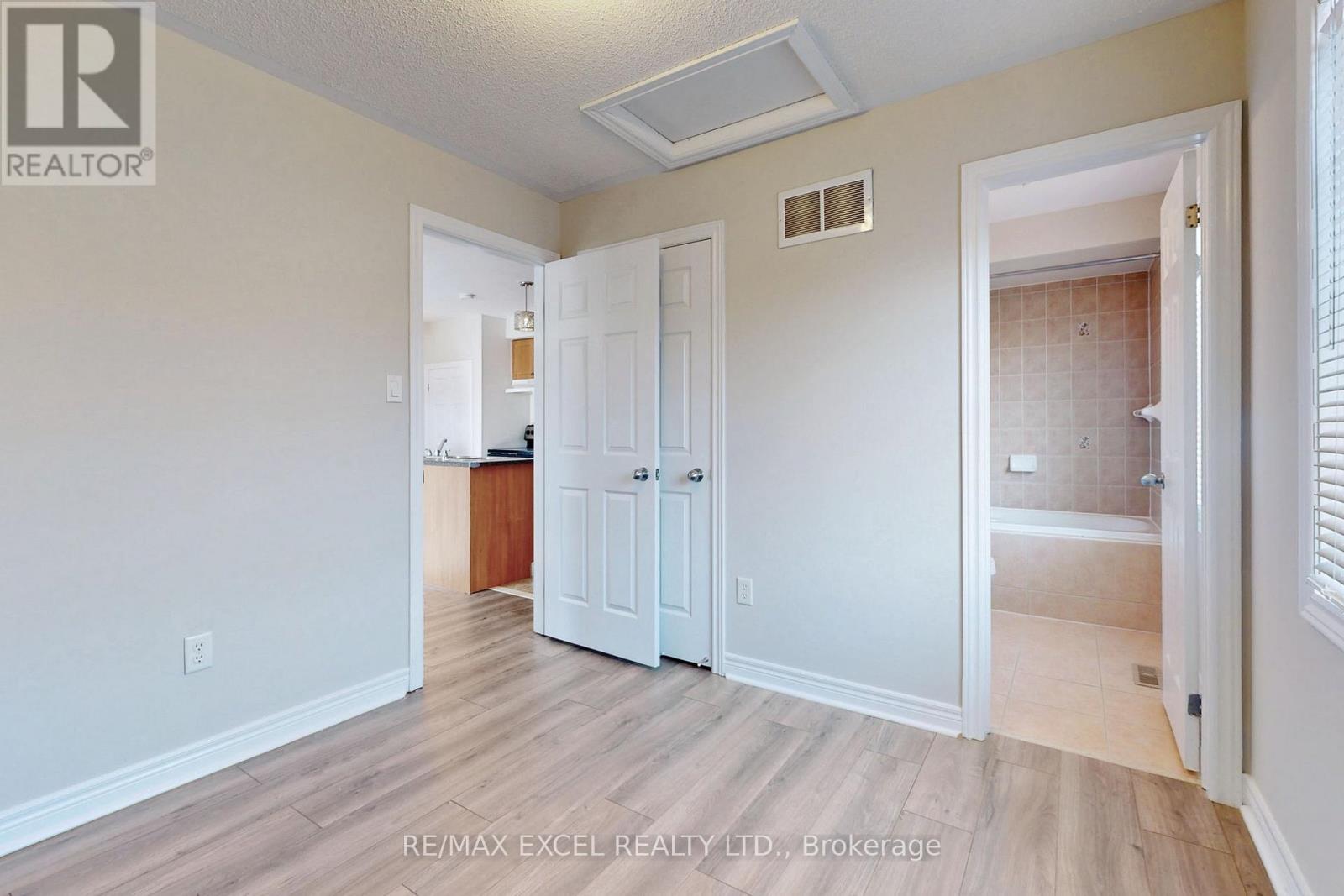 Coach - 525 Country Glen Road, Markham, Ontario  L6B 1H4 - Photo 13 - N12501162