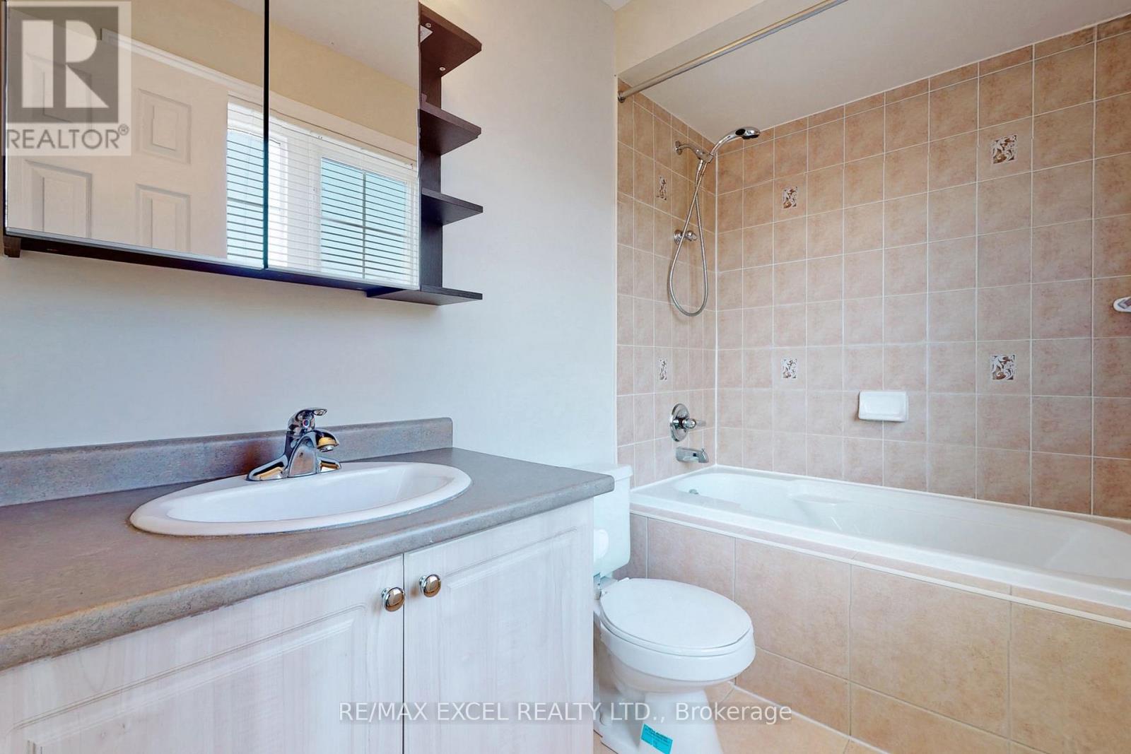 Coach - 525 Country Glen Road, Markham, Ontario  L6B 1H4 - Photo 15 - N12501162