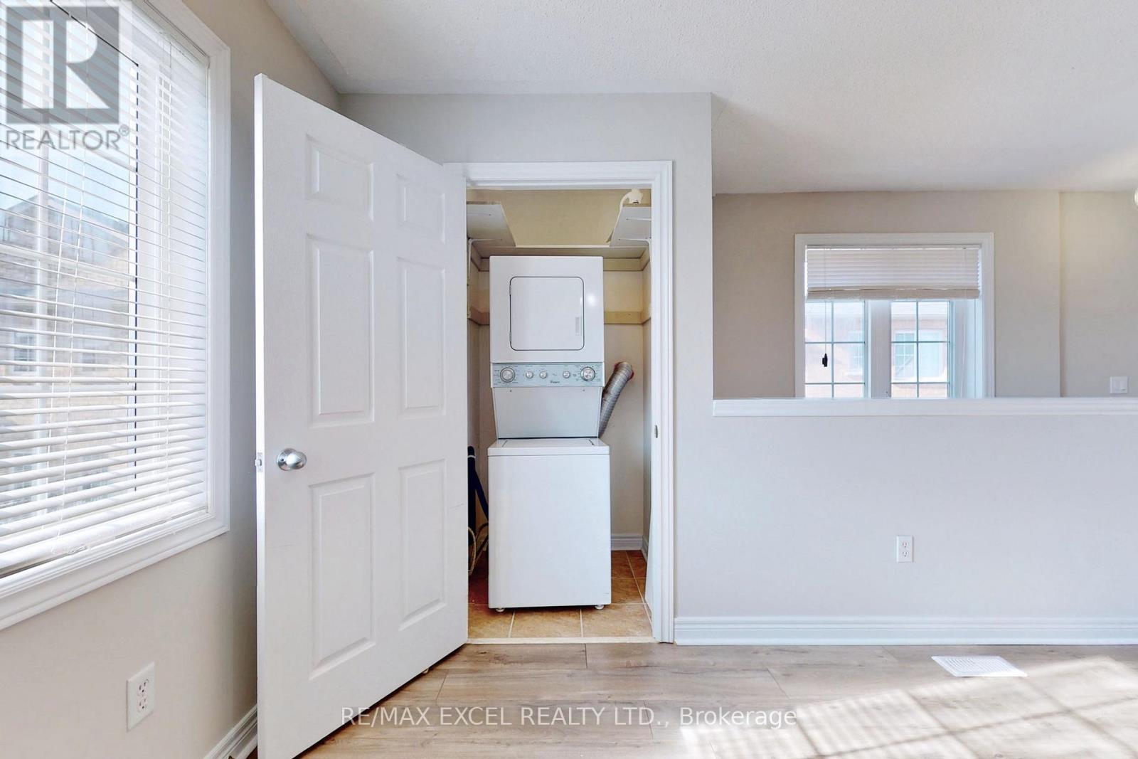 Coach - 525 Country Glen Road, Markham, Ontario  L6B 1H4 - Photo 16 - N12501162