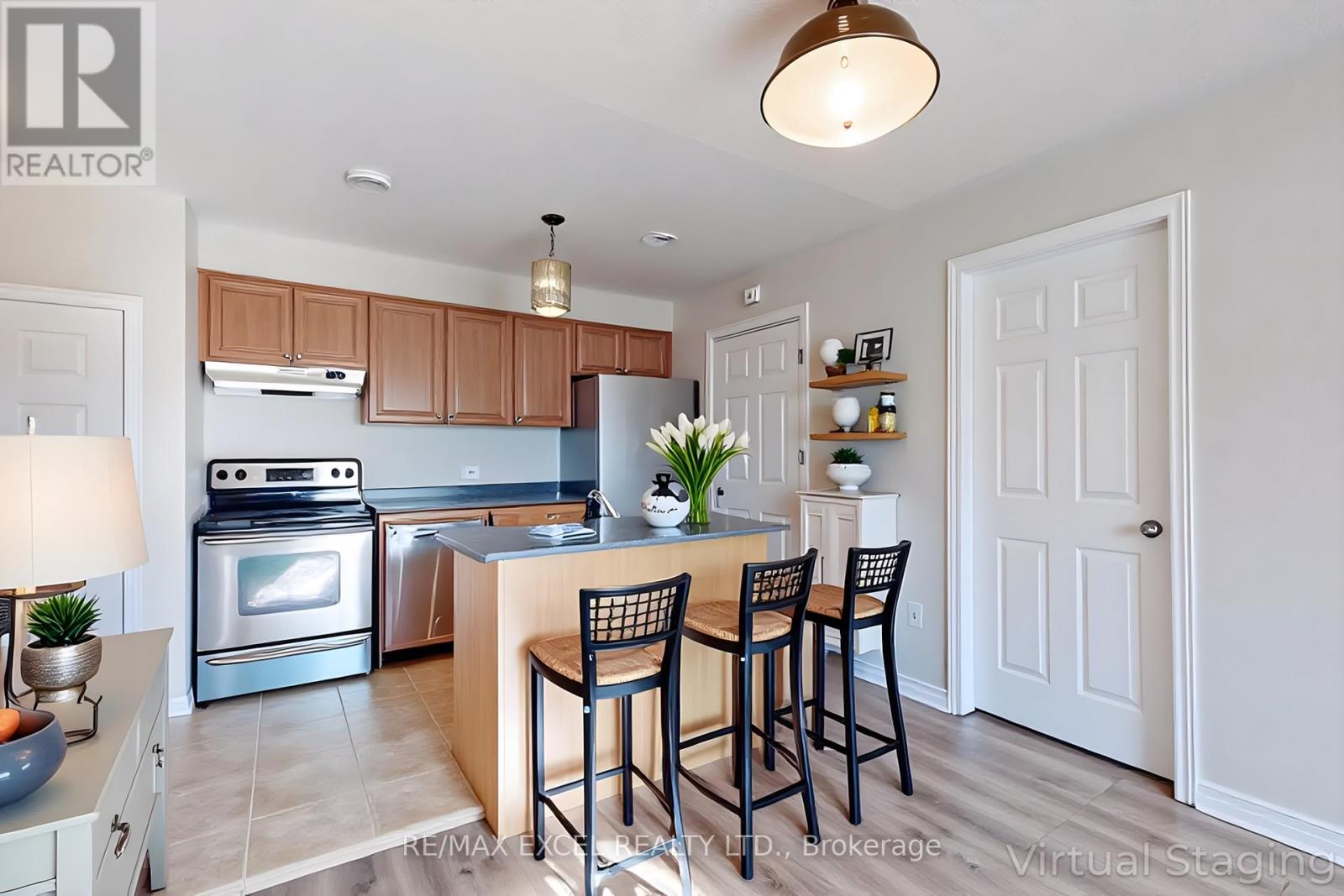 Coach - 525 Country Glen Road, Markham, Ontario  L6B 1H4 - Photo 4 - N12501162