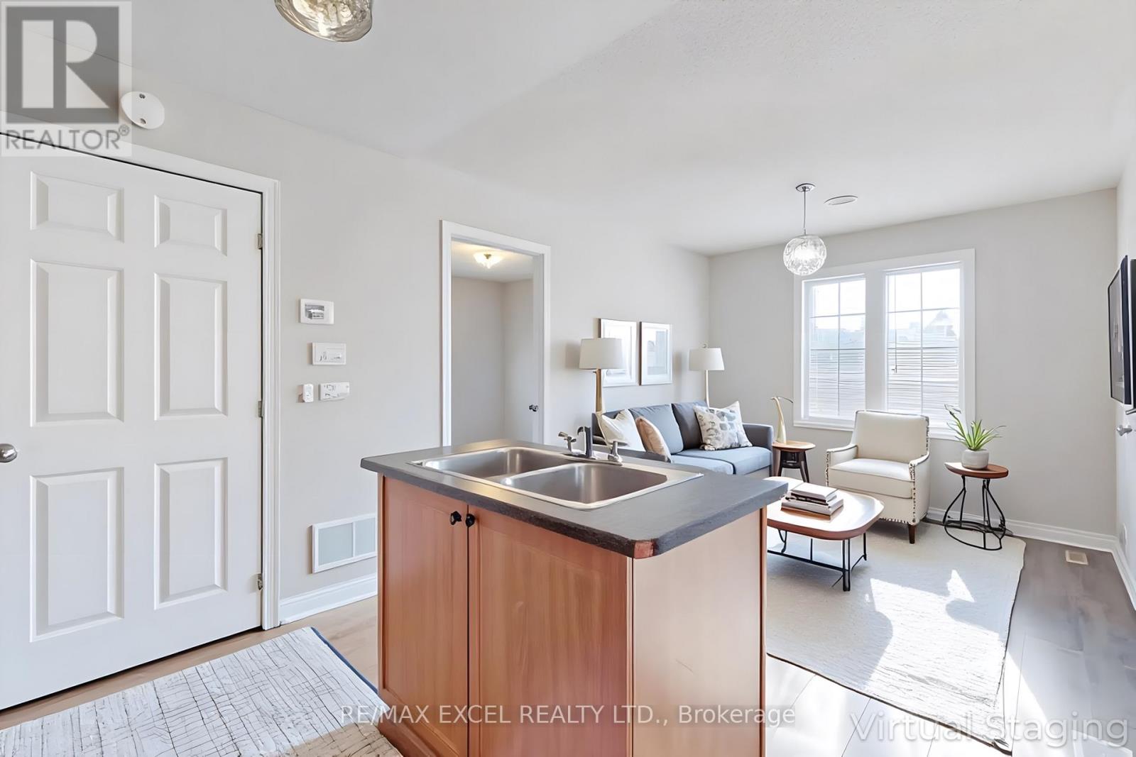 Coach - 525 Country Glen Road, Markham, Ontario  L6B 1H4 - Photo 7 - N12501162