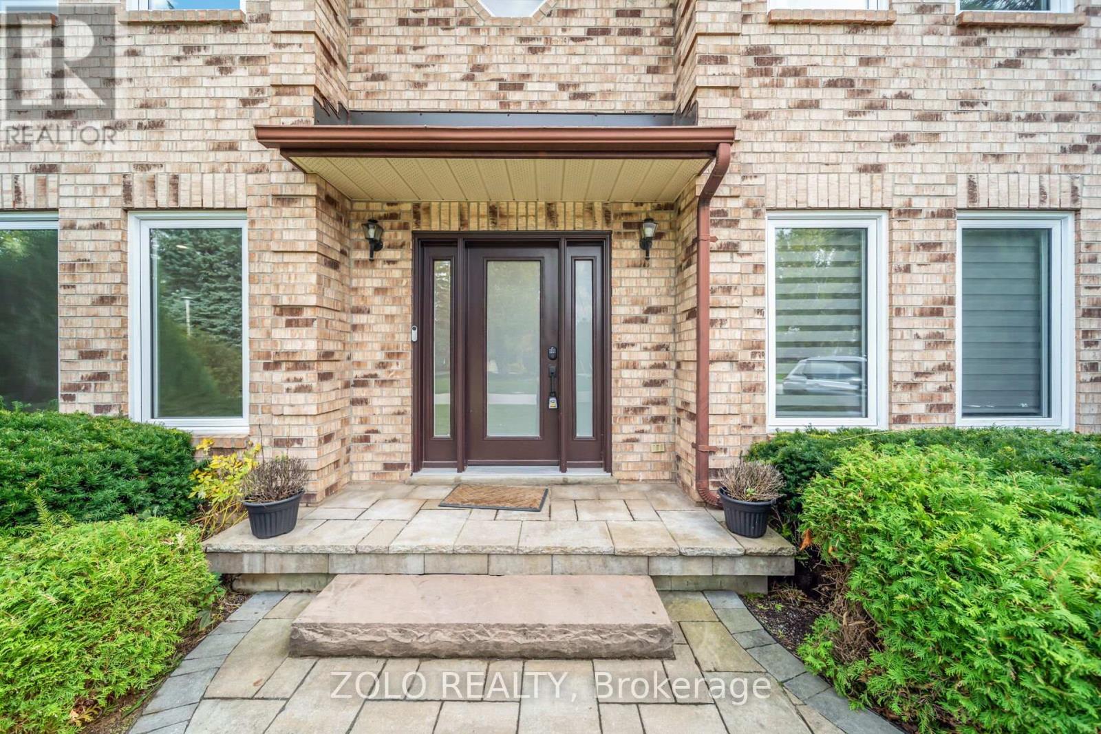 13 Ivan Avenue, Caledon, Ontario  L7C 1G1 - Photo 2 - W12501184