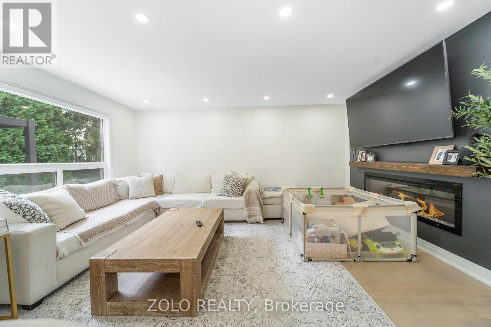 13 Ivan Avenue, Caledon, Ontario  L7C 1G1 - Photo 4 - W12501184