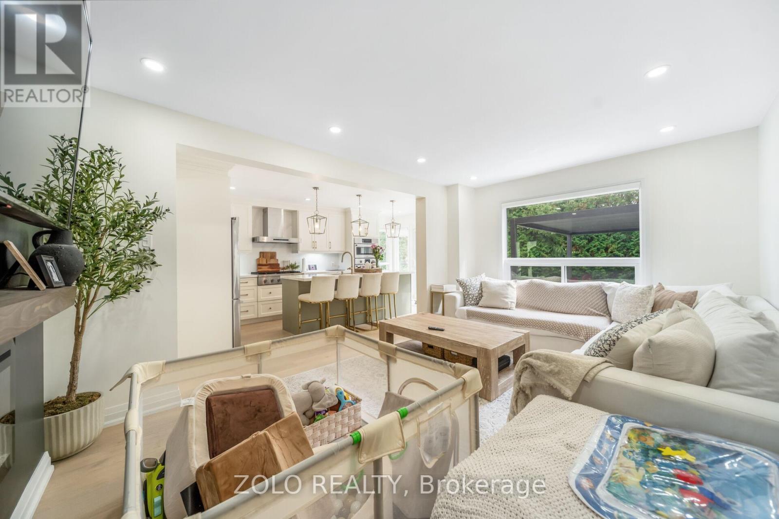 13 Ivan Avenue, Caledon, Ontario  L7C 1G1 - Photo 5 - W12501184