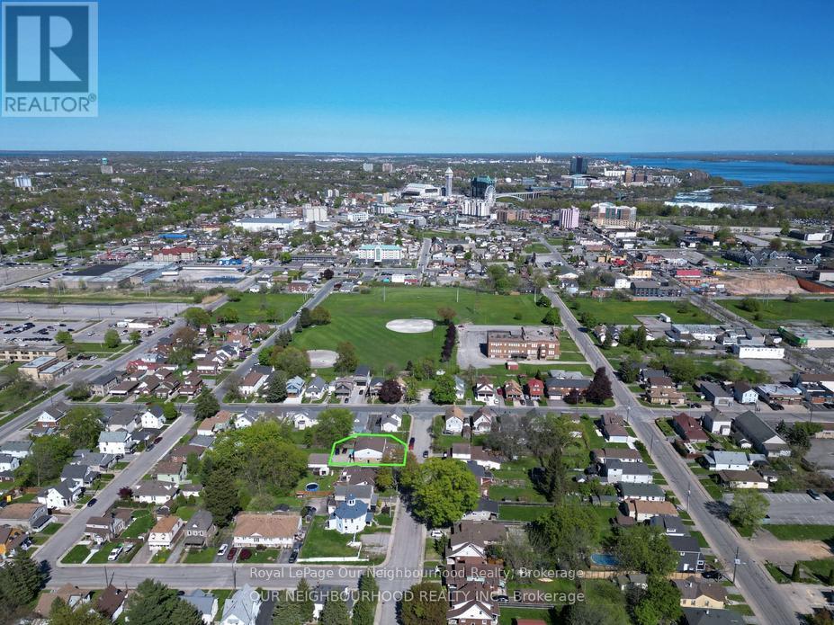 5749 Summer Street, Niagara Falls, Ontario  L2G 1M5 - Photo 30 - X12501164