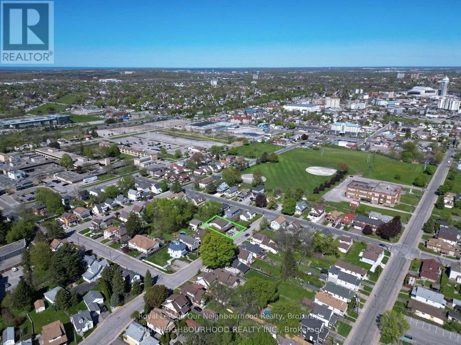 5749 Summer Street, Niagara Falls, Ontario  L2G 1M5 - Photo 31 - X12501164