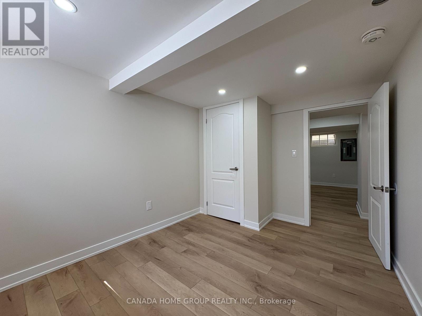 Lower - 265 West 17th Street, Hamilton, Ontario  L9C 4G1 - Photo 11 - X12501178