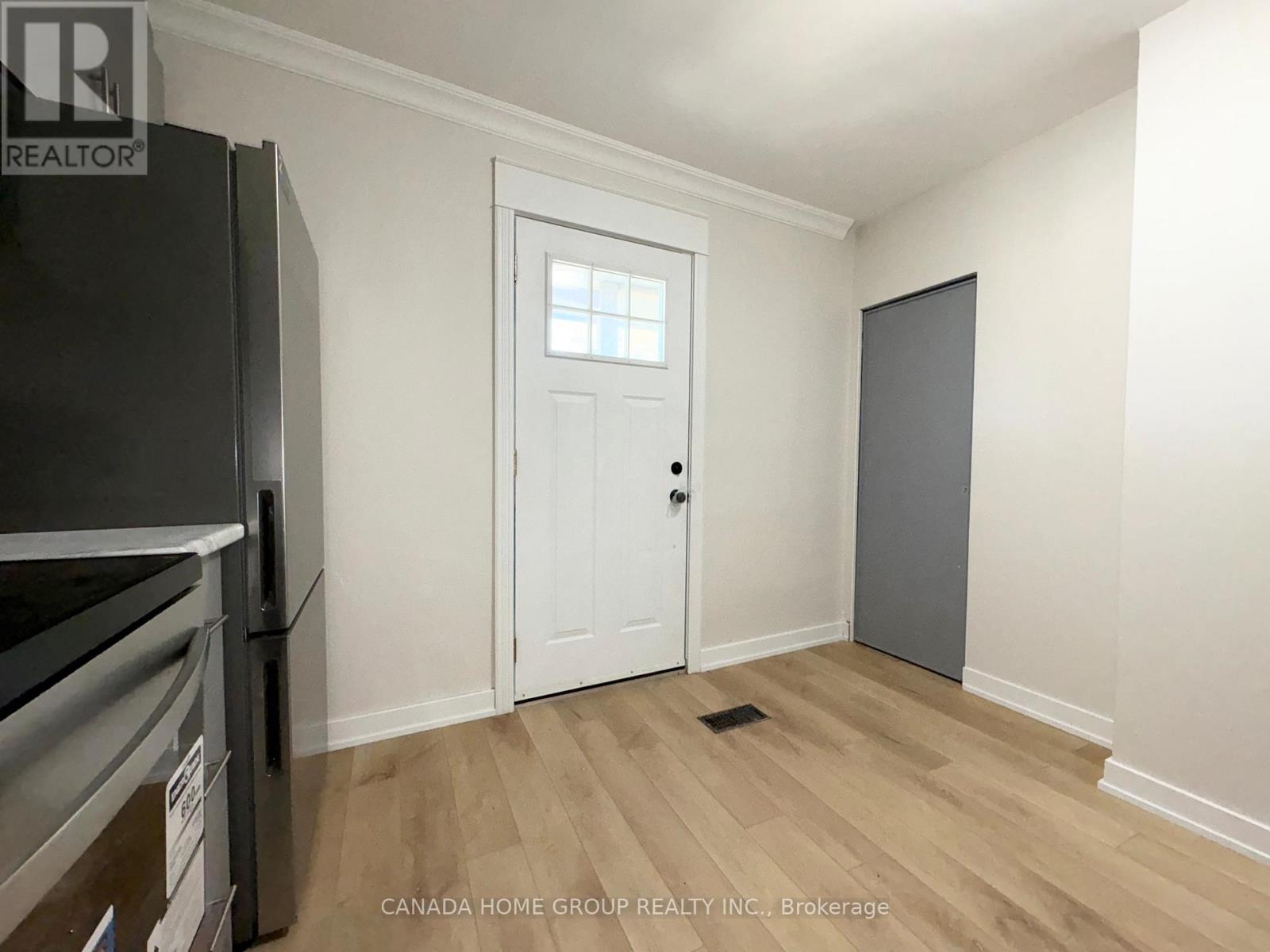 Lower - 265 West 17th Street, Hamilton, Ontario  L9C 4G1 - Photo 2 - X12501178