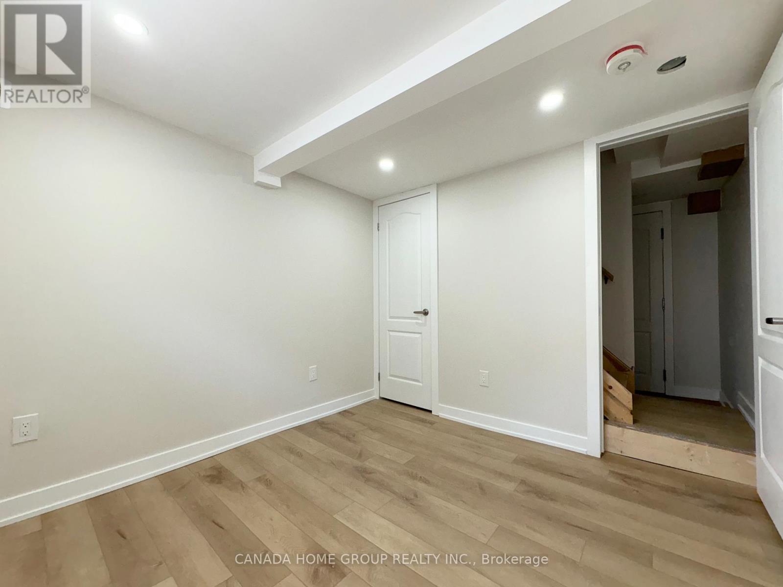 Lower - 265 West 17th Street, Hamilton, Ontario  L9C 4G1 - Photo 9 - X12501178