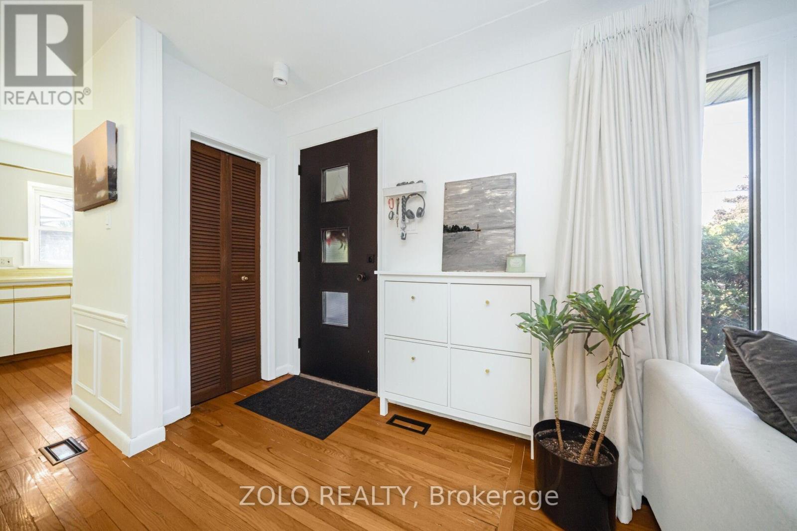 115 Welbourn Drive, Hamilton, Ontario  L9A 3N5 - Photo 2 - X12501180