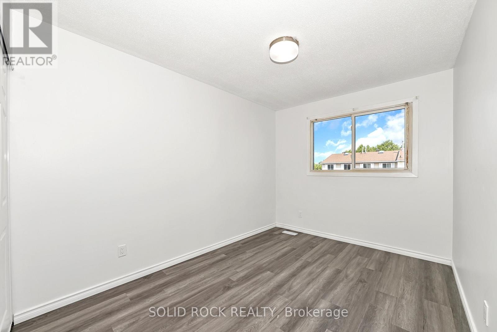 348 Monica Crescent, Ottawa, Ontario  K1E 3N5 - Photo 15 - X12501186