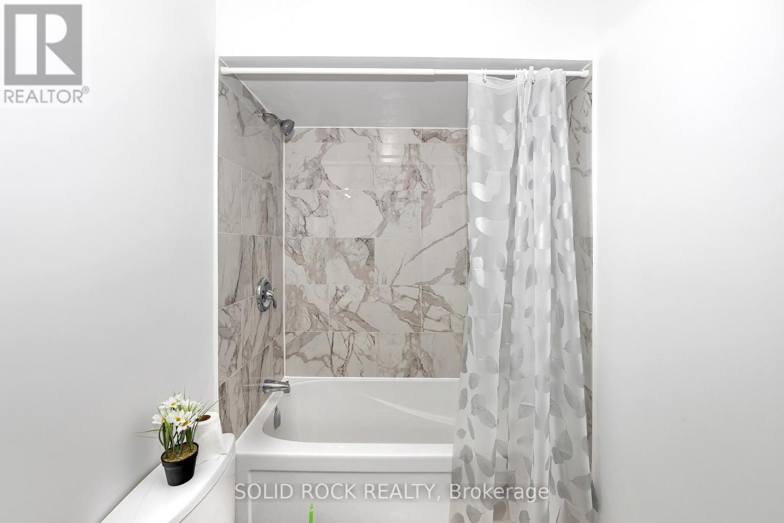 348 Monica Crescent, Ottawa, Ontario  K1E 3N5 - Photo 16 - X12501186