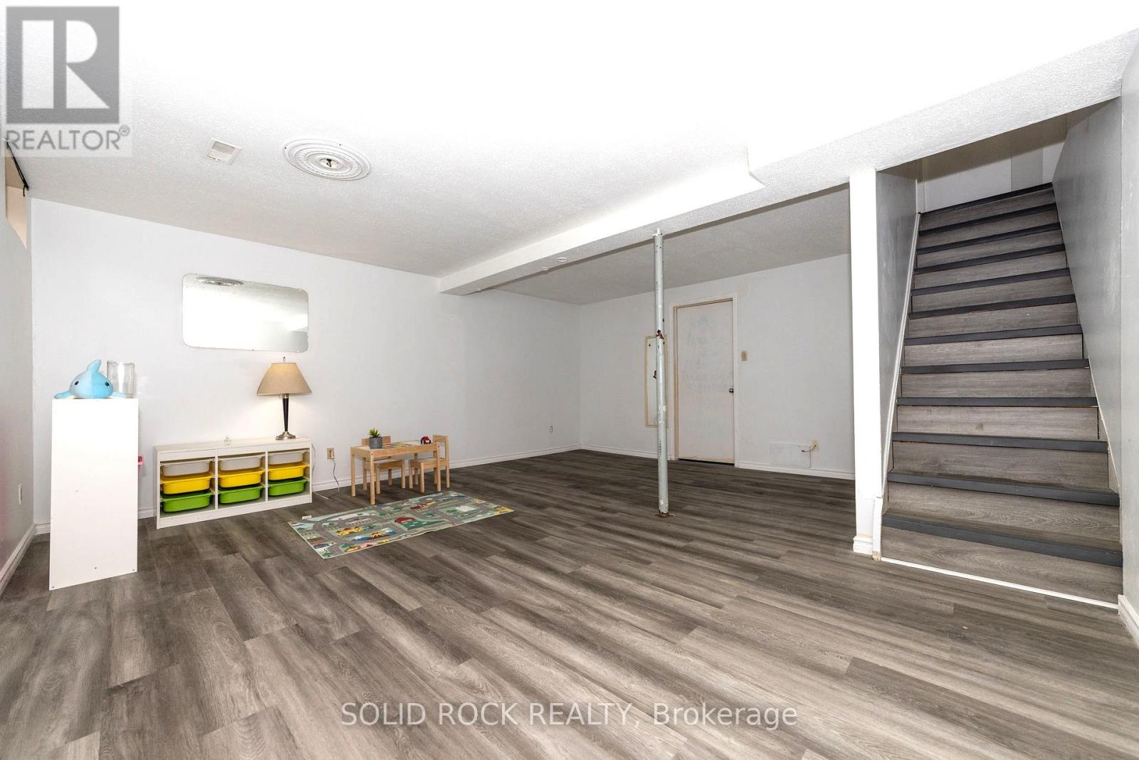 348 Monica Crescent, Ottawa, Ontario  K1E 3N5 - Photo 18 - X12501186