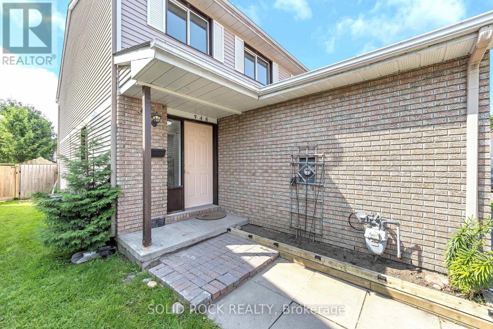 348 Monica Crescent, Ottawa, Ontario  K1E 3N5 - Photo 2 - X12501186