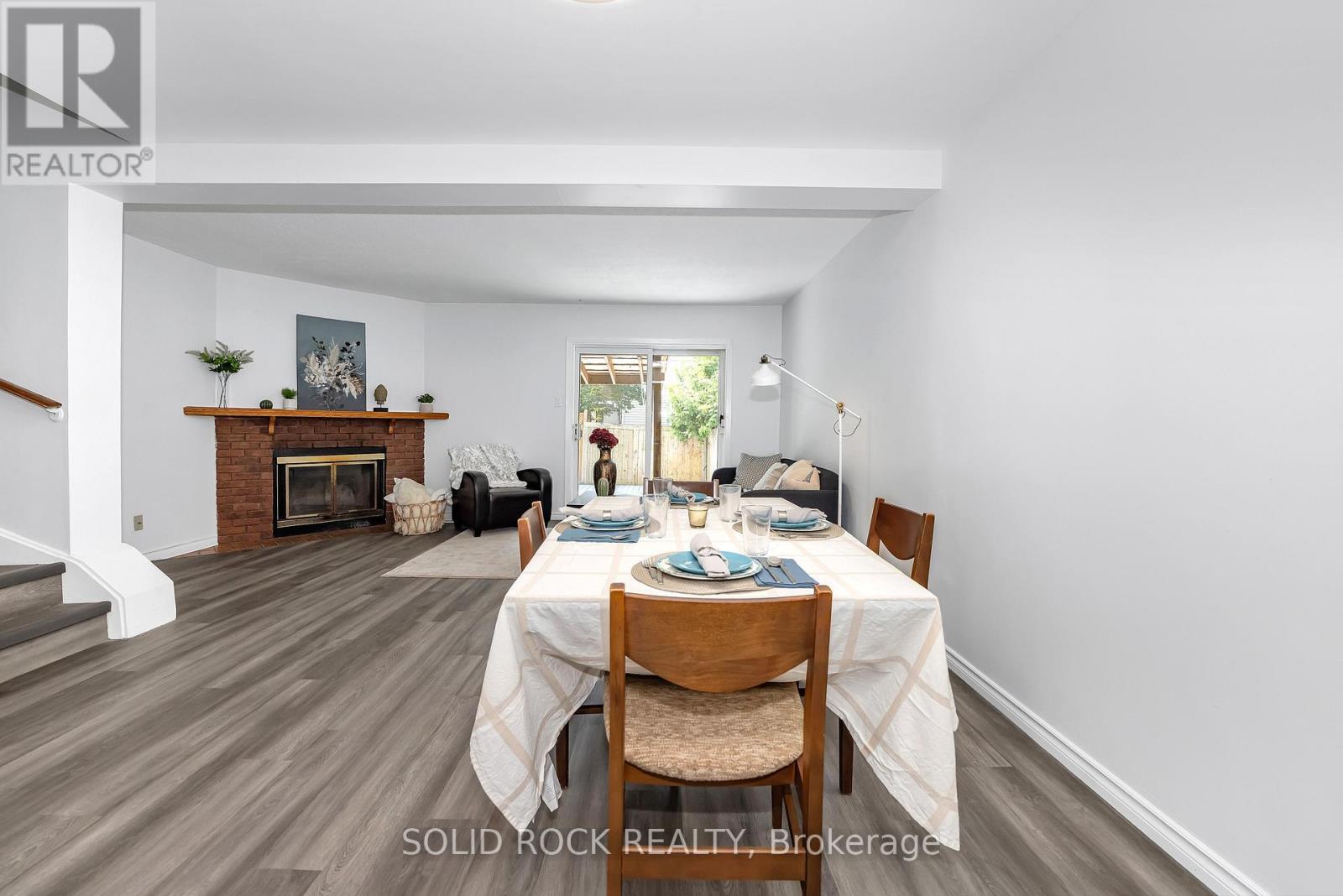 348 Monica Crescent, Ottawa, Ontario  K1E 3N5 - Photo 5 - X12501186